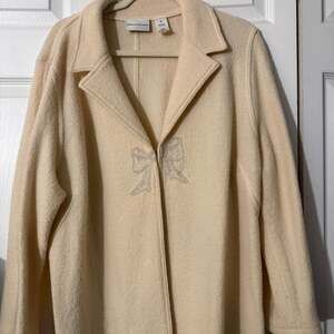 Vintage Cream 100% Wool Coat w Beaded Bow Design